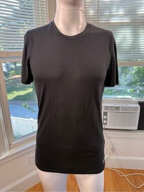 Under Armour HeatGear Black Athletic Performance Tee Shirt Mens M
